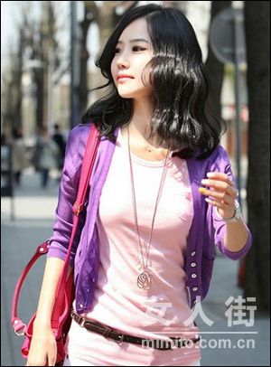 不愛(ài)碎花愛(ài)單色 素色T恤年輕10歲