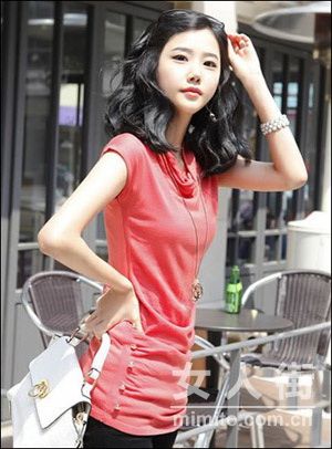 不愛(ài)碎花愛(ài)單色 素色T恤年輕10歲